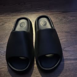 Yeezy slides onyx
