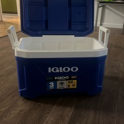 Igloo Latitude 52qt Cooler - Blue, Very Working Condition Nice And Clean