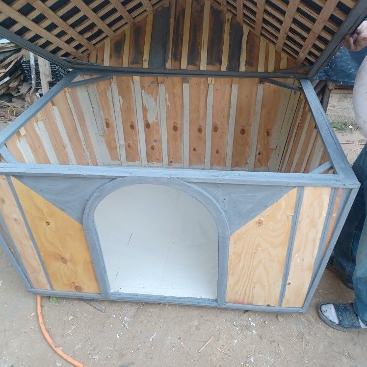XL Dog House (Ready) for Sale in Corona, CA OfferUp