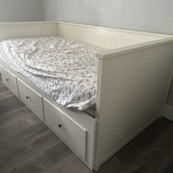White IKEA Hemnes Pullout Daybed 