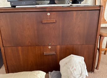 Free wooden drawers/filing cabinet