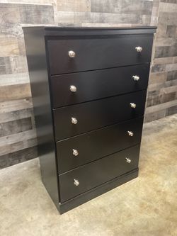 Modern Black 5-Pull Chest of Drawers in Great Condition