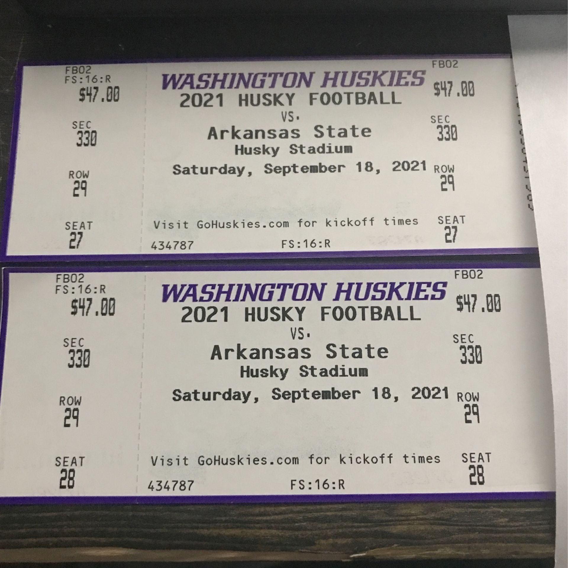 UW Husky Football Tickets / Non-electronic