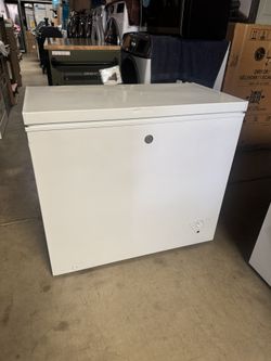 Chest Freezer GE White 