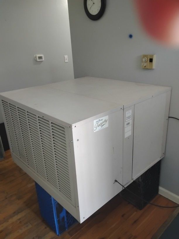Aero Cool Trophy Series Evaporative Air Cooler