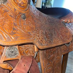 Champion Turf Company Double H Saddle RETAILS $1,600+