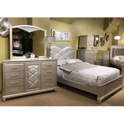 4PC Queen Bedroom Set 🔥 SALE🔥 