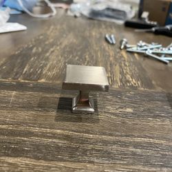 Cabinet knobs