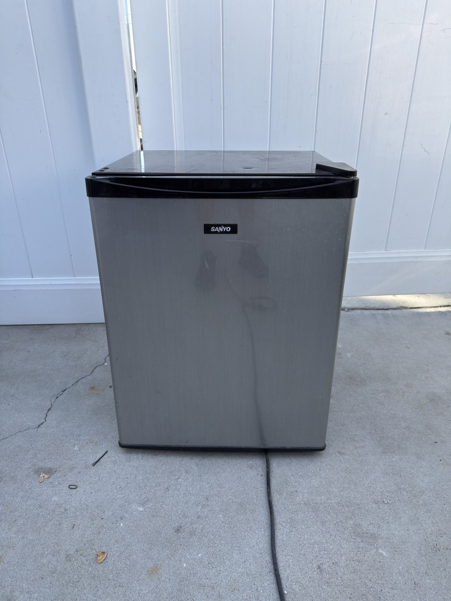 Sanyo Mini Fridge
