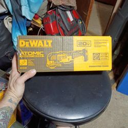 DeWalt Atomic Compact Series 