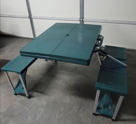 Folderable picnic table with chairs.
