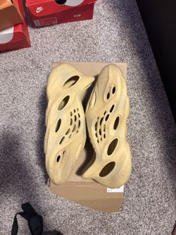 adidas foam runner size 14 (fits like 13) READ DESCRIPTION**