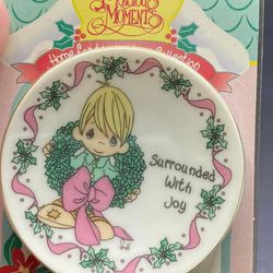 VTG 1995 Precious Moments Porcelain Holiday Plate Magnet SURROUNDED WITH JOY -