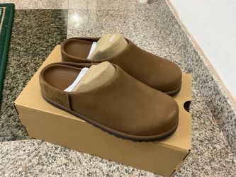UGG Otzo Women’s Clog Dark Chestnut