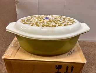 Pyrex 1.5-Quart Divided Oval Casserole Dish