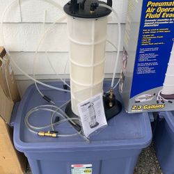 Pneumatic fluid evacuator