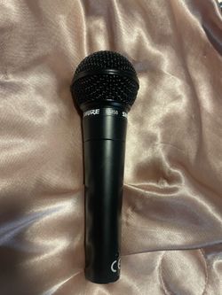 Shure SM58 Professional Dynamic Vocal Microphone + 6ft XLR Cable