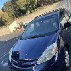 Toyota Sienna 