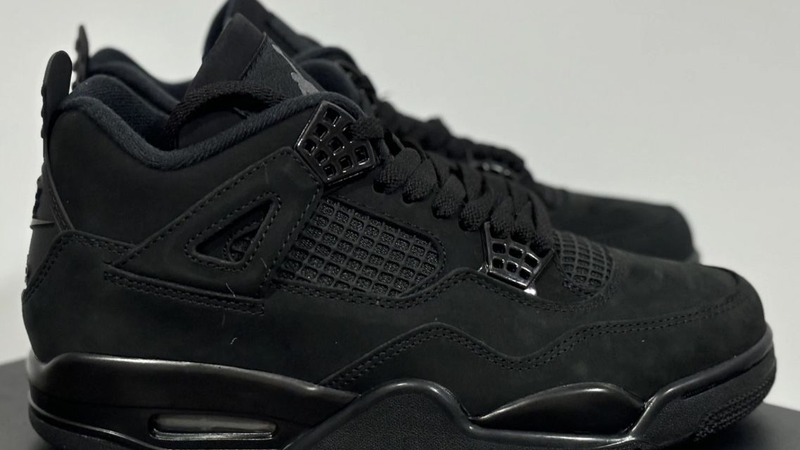 DS Flawless Black Cat 4’s W/box