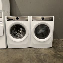 ELECTROLUX XL CAPACITY WASHER DRYER ELECTRIC SET 