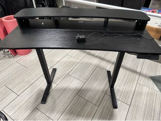 Black Desk