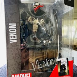 Marvel VENOM” Statue + Comic Book 📖 