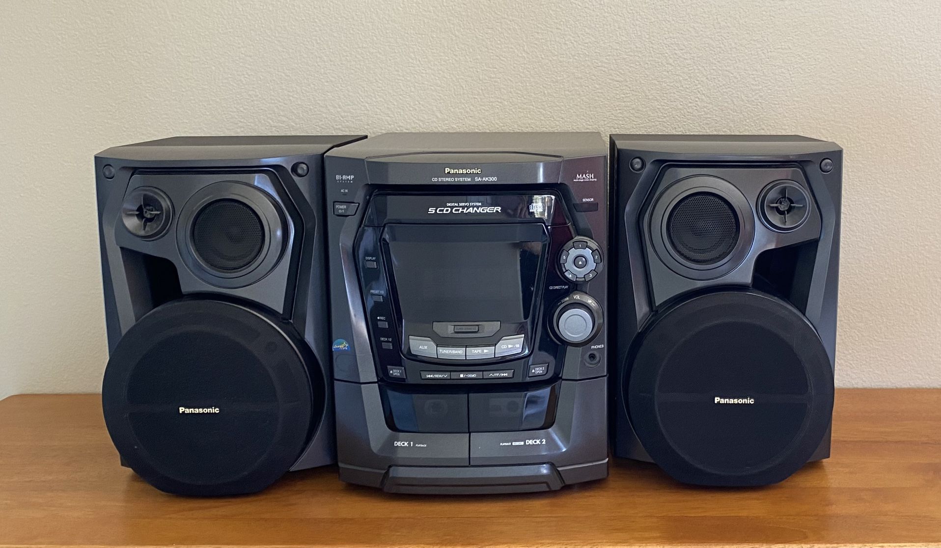 PANASONIC 5 CD AM/FM STEREO SYSTEM  - 165 WATTS  - SOUNDS AWESOME! 