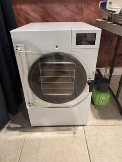 Harvest Right 5 Tray Medium Pro Home Freeze Dryer W/ Mylar Kit 