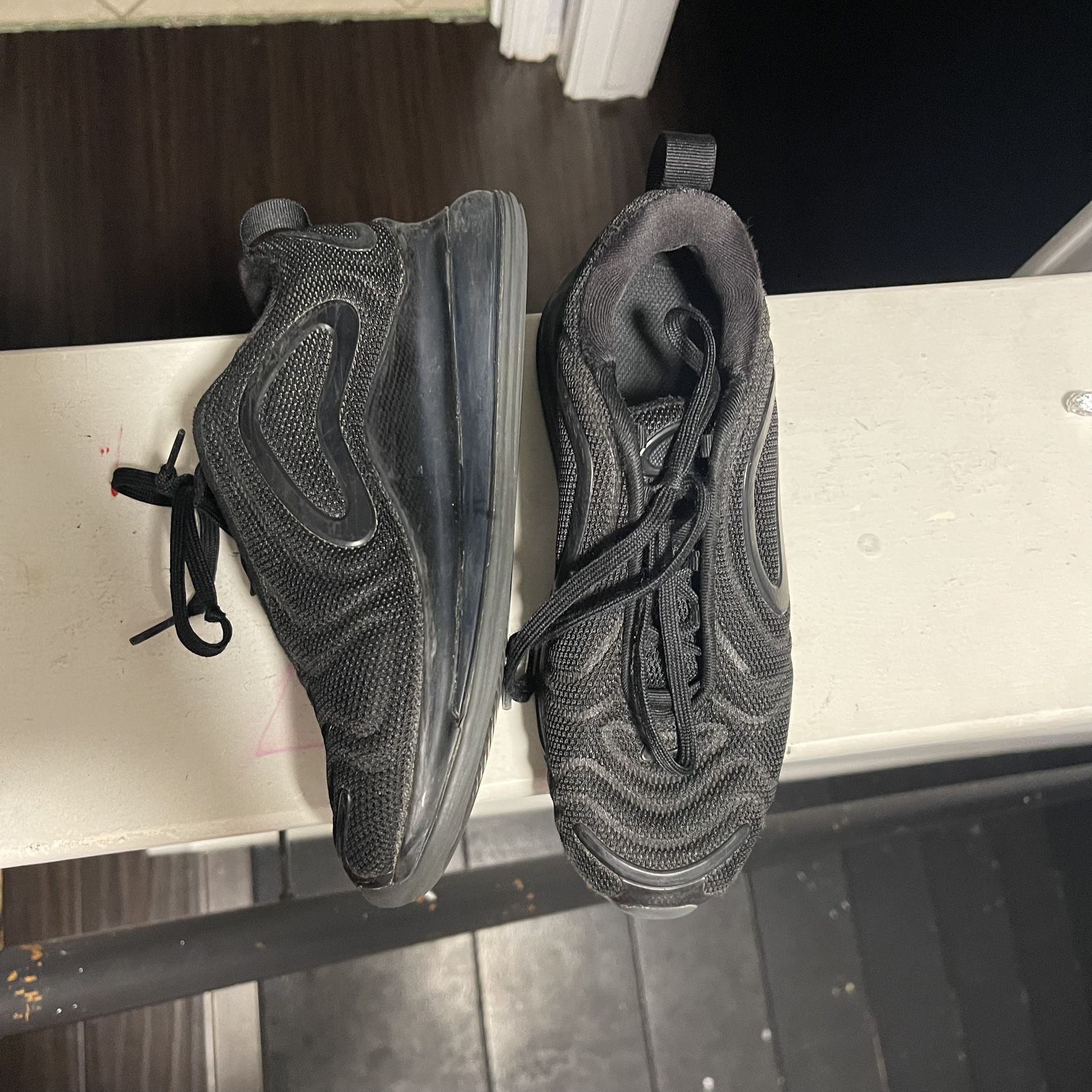 Nike Air Max 720 sneakers Like new kids size 2 All black Unisex for Sale in  Houston, TX - OfferUp