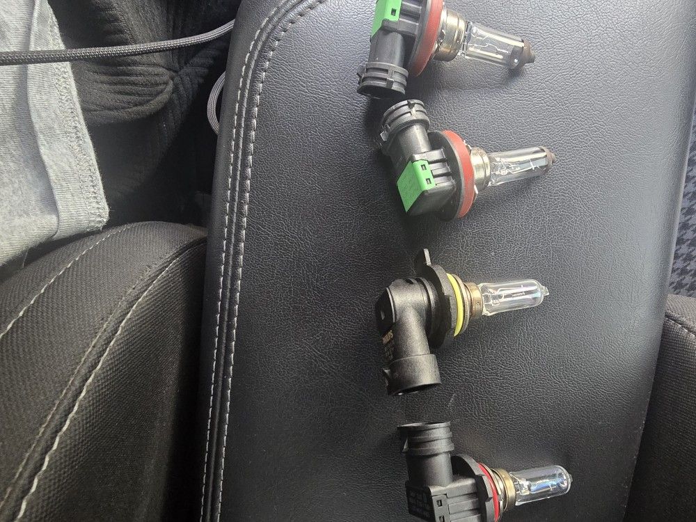 Light Bulb Headlight and Fog Light Bulb