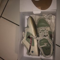 Gold nike Sb Dunk Lows