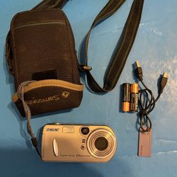 excellent working condition Sony Cybershot DSC-P92 5.0MP Digital Camara W/bundle