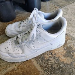 Super Clean Nike Air Force 1 DD8959-100 size 9.5