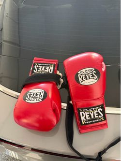 CLETO REYES RED 14oz LACE GLOVES