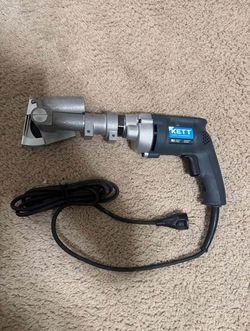 Kett Tool Saw with Vacuum attachment