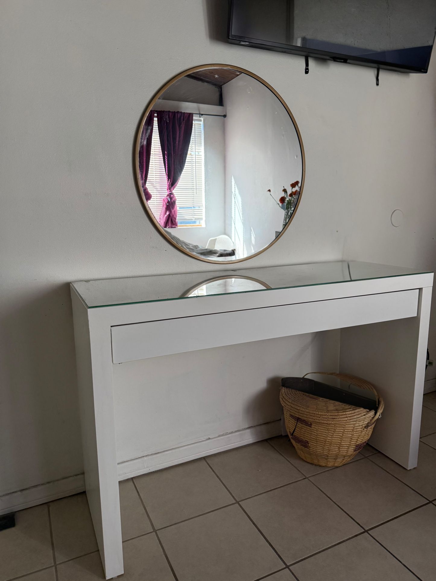 IKEA MALM WHITE DESK ( mirror included )