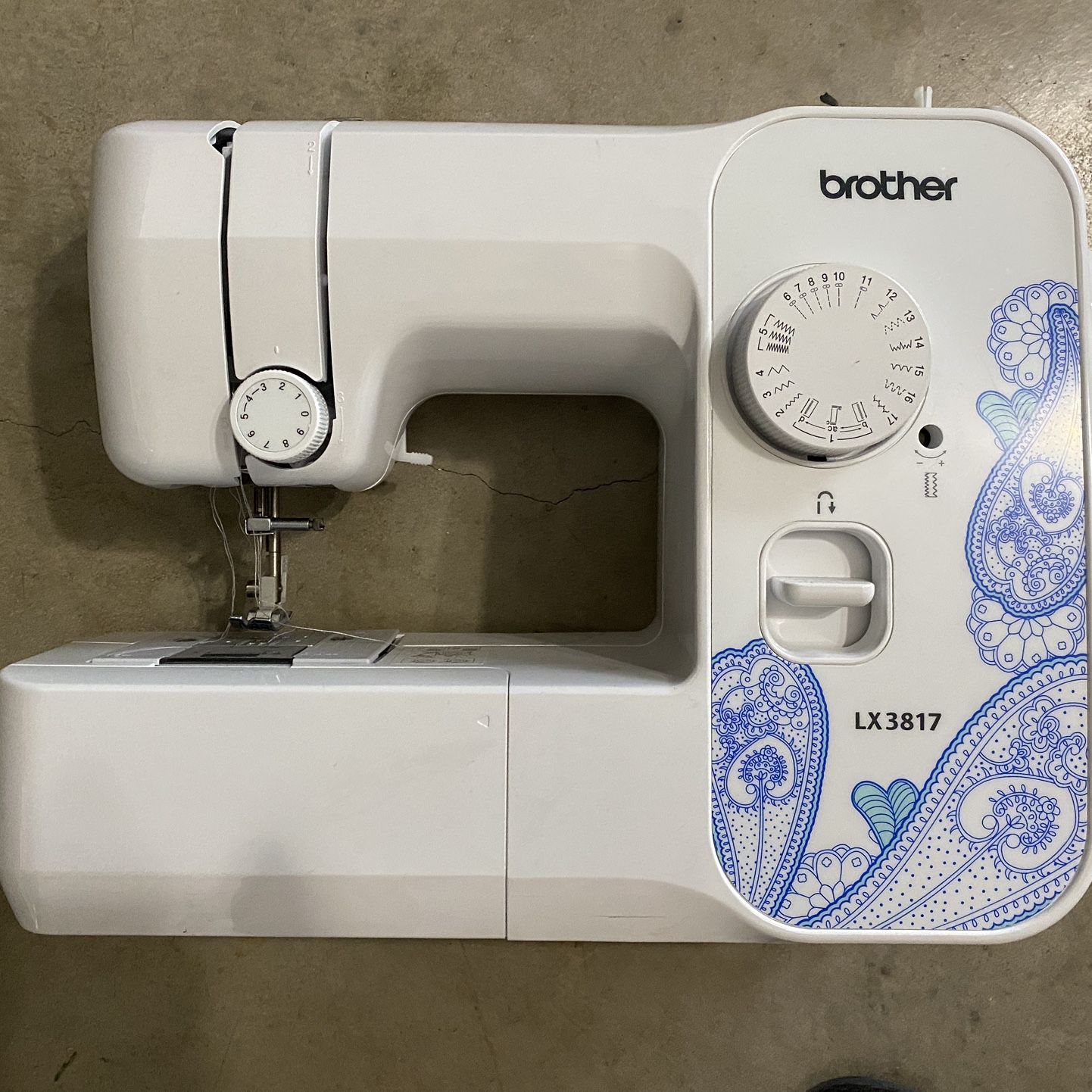 Brother LX3817 17-Stitch Full-Size White Sewing Machine