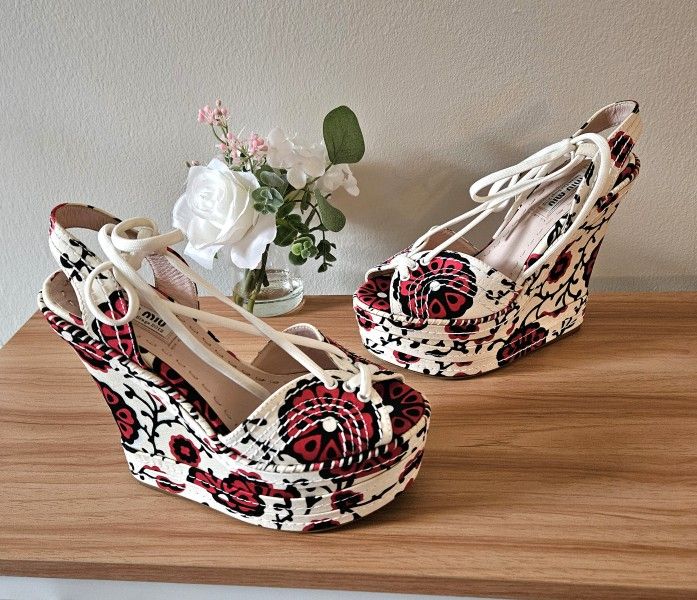 VNDS Women's MIU MIU Multicolor Fabric High-End Luxury Designer Espadrilles Wedges Size 5 US