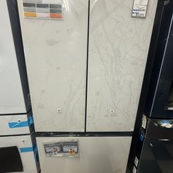 Samsung Bespoke Refrigerator With Beverage Center In White Glass 