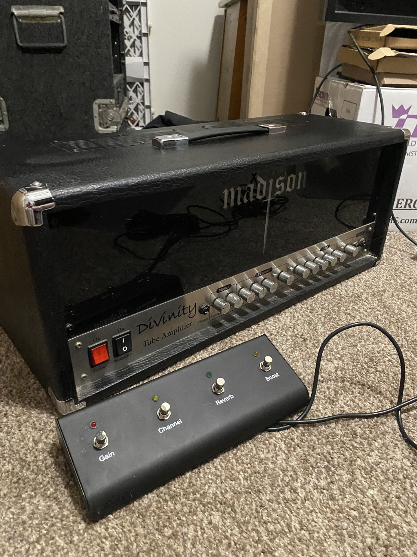 Madison Divinity tube amplifier head with its footswitch & Cover