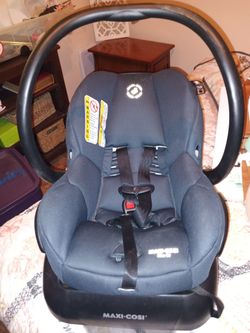 Maxi Cosi Mico 30 Infant Carseat With Base