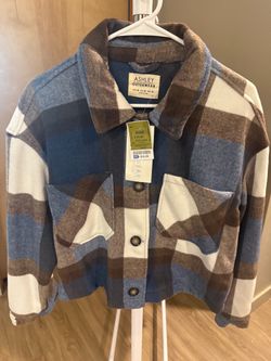 Women’s Plaid Shacket Size M - brand new with tags