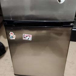 Emerson Refrigerator / Freezer 3.1-cu.-Ft
