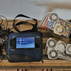 BEST PSP PORTABLE GAMING BUNDLE AVAILABLE 11 GAMES 2 CASES CAR CHARGER PERFECT CONDITION 