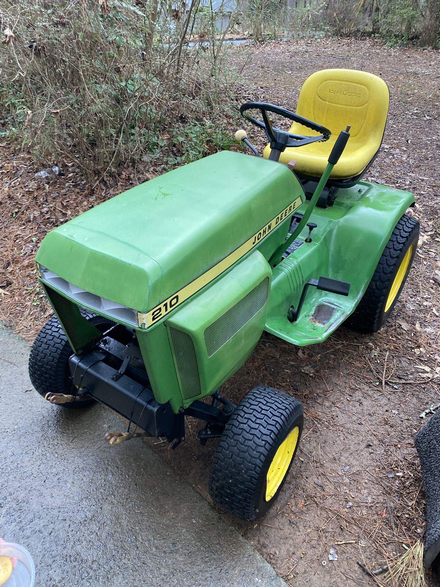 John Deere 210 Garden Tractor Riding Mower