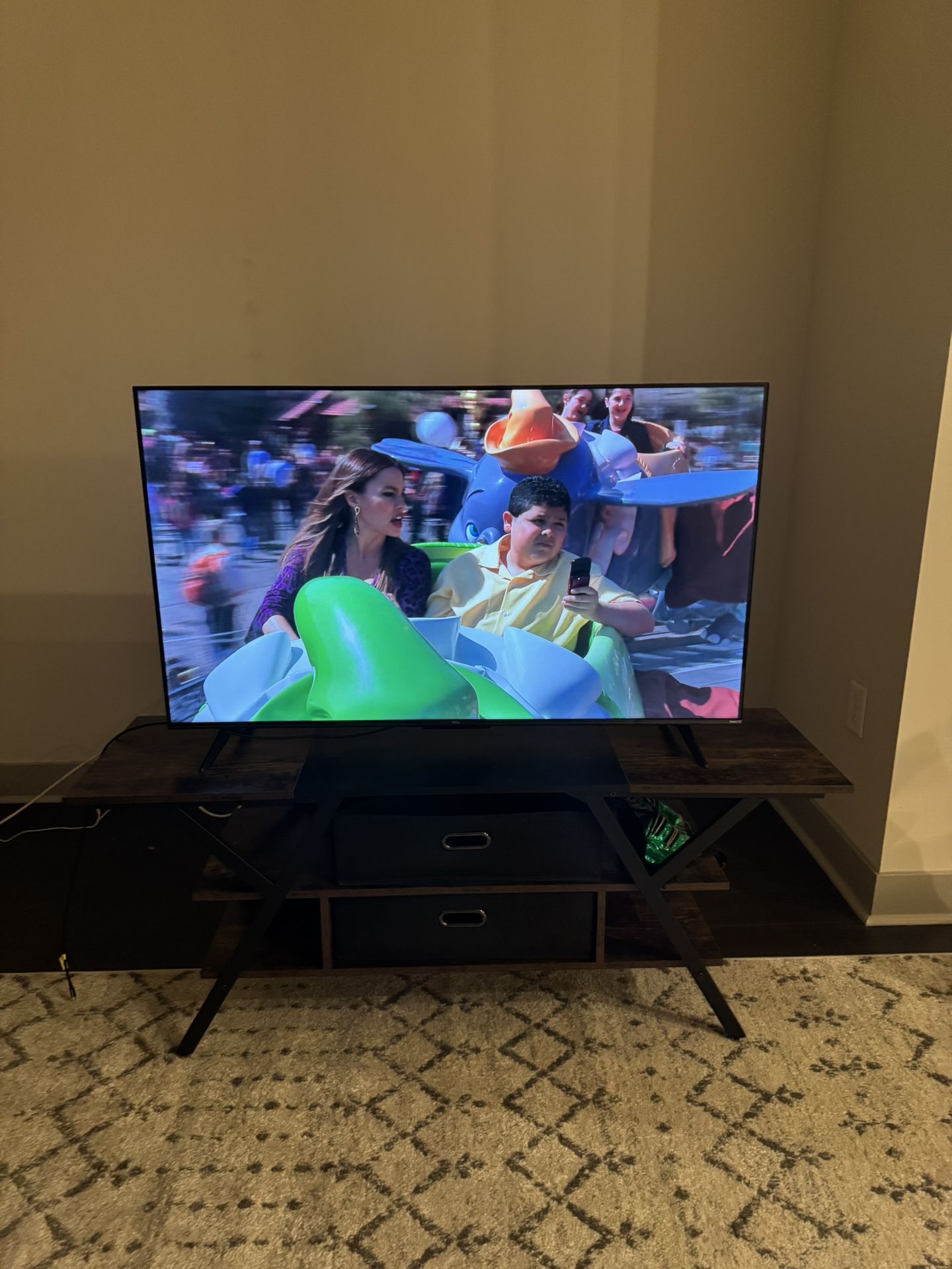 TCL 4K 50” Smart Tv With Box 