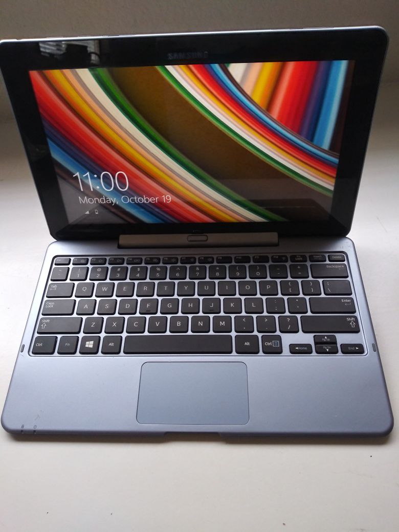 Samsung 500t Laptop (50GB, INTEL ATOM Z2760,2.4GHZ, 2GB)
