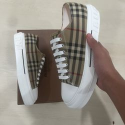 Burberry Low top 