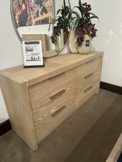 Rooms to Go Easton Dresser