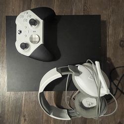 Xbox One X / Xbox Elite Core Controller / Turtle Beach Headset